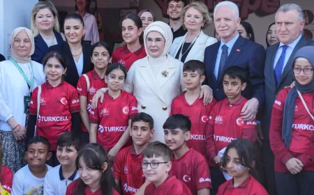 Cumhurbaşkanı Recep Tayyip Erdoğan’ın eşi Emine Erdoğan İstanbul’daki Sıfır Atık Festivali’ni ziyaret etti