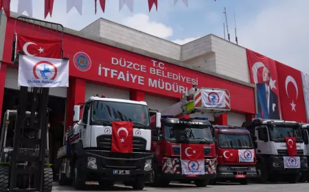DÜZCE BELEDİYE BAŞKANI DR. FARUK ÖZLÜ: “YENİ ARAÇLARLA HİZMET ÜRETME KAPASİTEMİZİ ARTTIRMIŞ OLDUK”