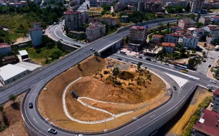 Yerel Yönetimler Kocaeli Büyükşehir Belediye Başkanı Tahir Büyükakın Gebze’de 6 Ayda Tamamlanan Köprülü Kavşağı TOGG ile Test Etti