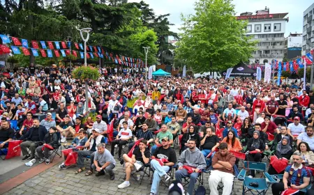 Trabzon’da Yüzlerce Taraftar Milli Takımın Dünya Kupası Mesaisini Dev Ekranda Takip Etti
