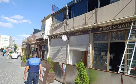 Artuklu’da Tarihi Dokuya Aykırı Tabelaların Sökümüne Başlandı