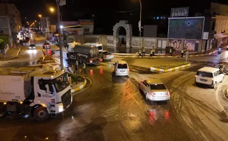 Hatay Büyükşehir Belediyesi Ekipleri 15 İlçede Eş Zamanlı Temizlik Çalışmalarını Sürdürüyor