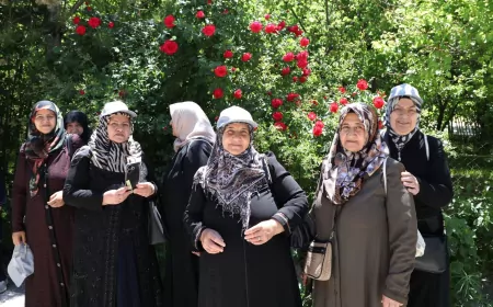 Van Büyükşehir Belediyesi’nin Yaşlılara Yönelik Doğa Yürüyüşleri Tarihi Şamran Kanalı Güzergâhında Devam Etti