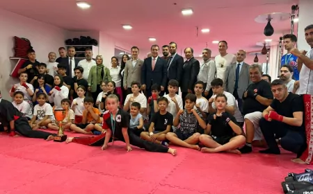 MHP Eskişehir İl Başkanı Ayhan Sezer: “Ay-Yıldızlı Bayrağımızı Kürsüye Taşıyan Evlatlarımız Göğsümüzü Kabarttı”