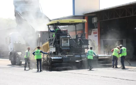 HATAY BÜYÜKŞEHİR BELEDİYESİ DÖRTYOL SANAYİ SİTESİ’NDE 4 KİLOMETRELİK YOLU ASFALTLA YENİLİYOR