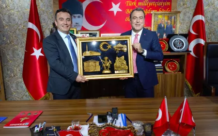 MHP ESKİŞEHİR İL BAŞKANI AYHAN SEZER, SİVRİHİSAR BELEDİYE BAŞKANI HABİL DÖKMECİ’Yİ AĞIRLADI