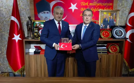 MHP Eskişehir İl Başkanı Ayhan Sezer, ESOGÜ Akademisyeni Prof. Dr. Murat Karacasu’yu İl Başkanlığında Ağırladı