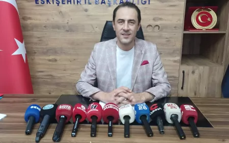Türkiye Sağlık İş Sendikası Eskişehir İl Başkanı Uğur Özatak: “Sağlık Emeği Satılık Değildir, Hediye Değil Hak İstiyoruz”