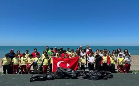 Trabzon Büyükşehir Belediyesi Ayasofya Sahili’nde Atık Toplama Etkinliğiyle Çevre Farkındalığını Güçlendirdi