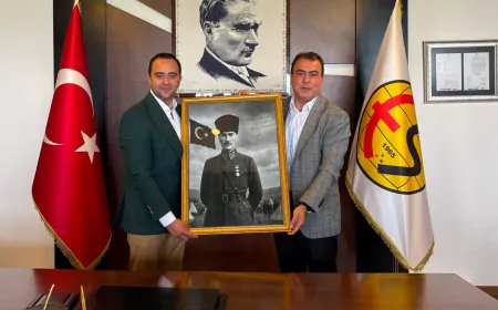 Milliyetçi Hareket Partisi Eskişehir İl Başkanı Ayhan Sezer’den Eskişehirspor’un 61. Kuruluş Yıldönümünde Anlamlı Ziyaret