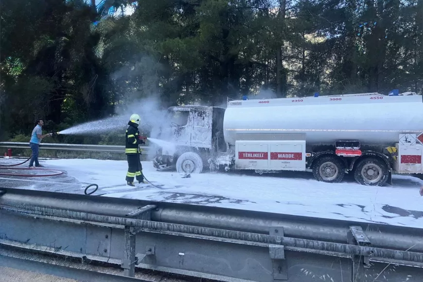 Marmaris Çamlı Mahallesi’nde Akaryakıt Tankerinde Çıkan Yangın Ekiplerin Müdahalesiyle Söndürüldü