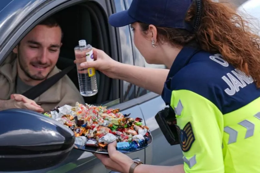 İzmir Otoyol Jandarması Kurban Bayramı Trafiğinde 323 Kilometrelik Hatta Kesintisiz Denetim Yürütüyor