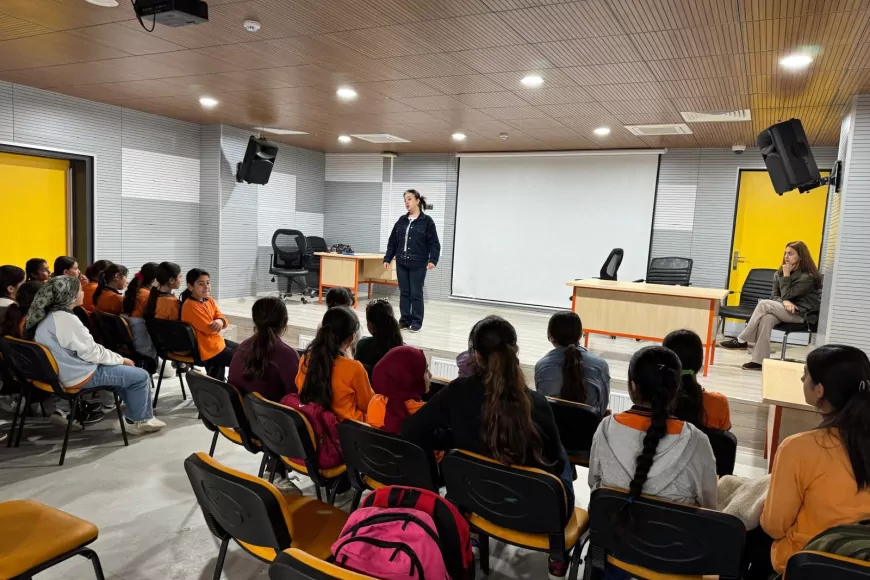 Mardin’de 8 Bin 30 Kız Öğrenciye Hijyen Farkındalığı Eğitimi ve Kişisel Bakım Desteği Sağlandı
