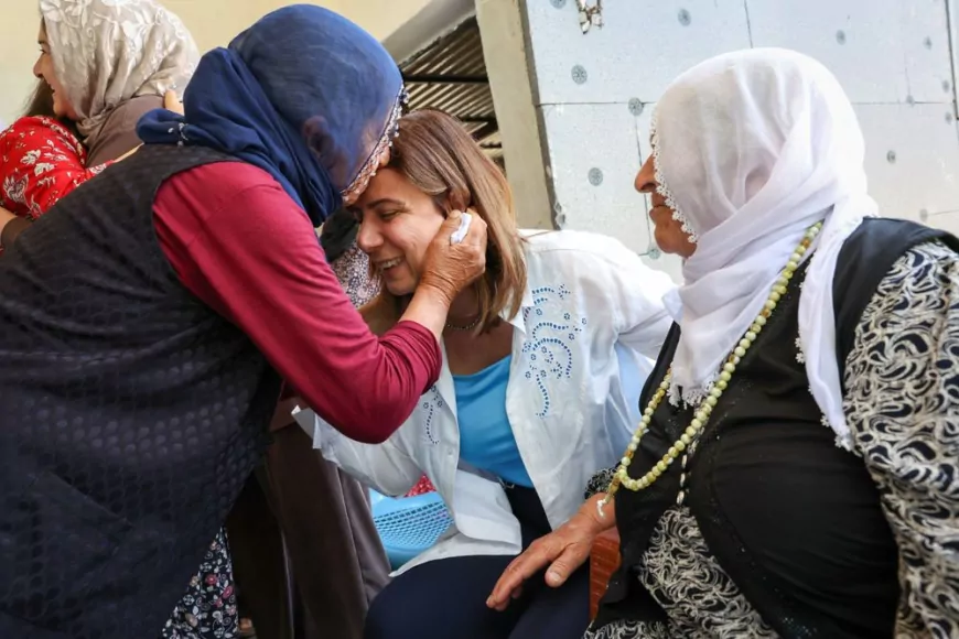 Diyarbakır Büyükşehir Belediyesi Eşbaşkanı Serra Bucak Ergani’de yurttaşların taleplerini yerinde dinledi