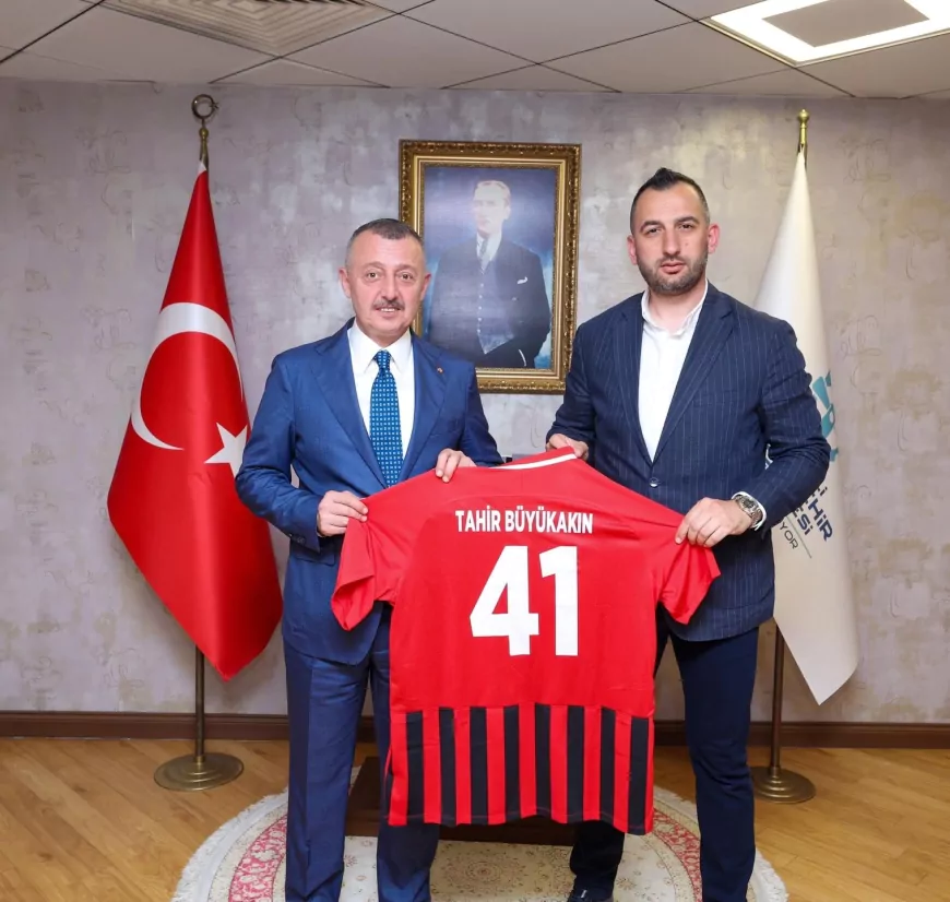 Kocaeli Büyükşehir Belediye Başkanı Tahir Büyükakın: “Gölcükspor Kocaeli’ye Büyük Bir Gurur Yaşattı”