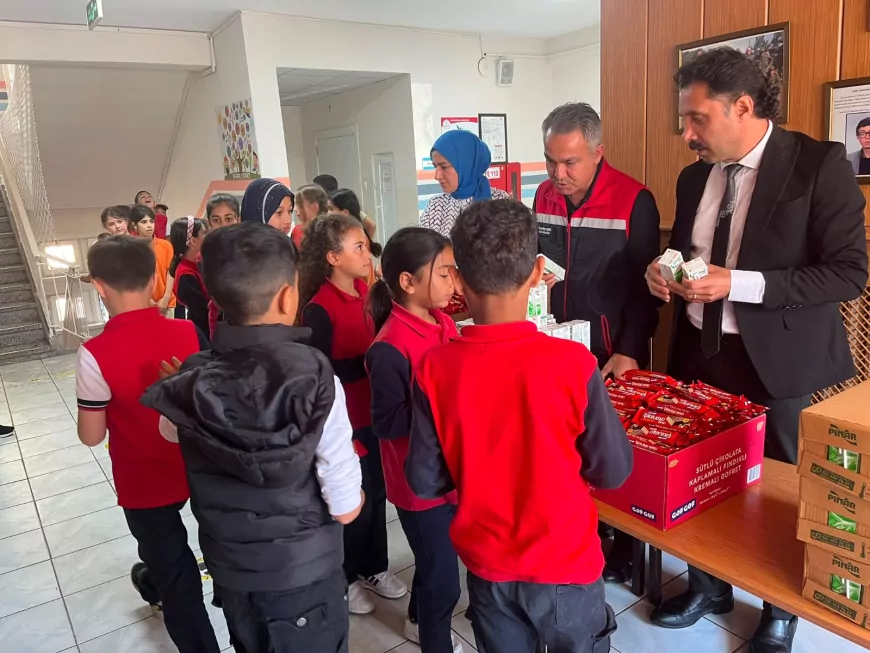 Eskişehir’de Dünya Süt Günü Etkinliğinde İlkokul Öğrencilerine Sütün Önemi Anlatıldı