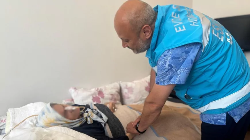 Kamu Hastaneleri Hizmetleri Başkanı Op. Dr. Serkan Ceyhan Evde Sağlık Hastalarını Ziyaret Ederek Hizmet Süreçlerini Yerinde İnceledi