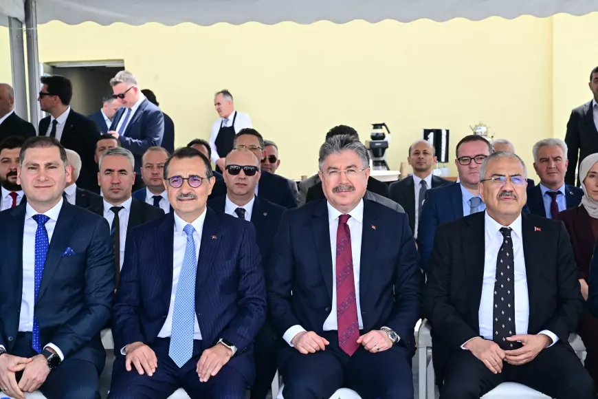 Cumhurbaşkanı Recep Tayyip Erdoğan’ın Katılımıyla İGA Eskişehir GES Açıldı İstanbul Havalimanı Enerjisini Güneşten Karşılayacak