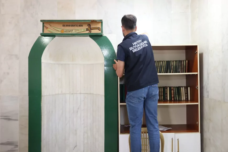 Hatay Büyükşehir Belediyesi Gadir-i Hum Bayramı Sonrasında Türbelerde Kapsamlı Temizlik Çalışması Yürüttü