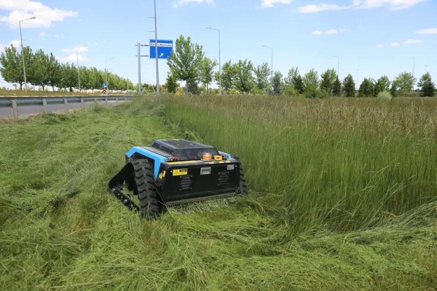 Diyarbakır Büyükşehir Belediyesi 4 Hibrit Ot Biçme Robotuyla 4,5 Milyon Metrekarelik Yeşil Alandaki Bakımı Hızlandırdı