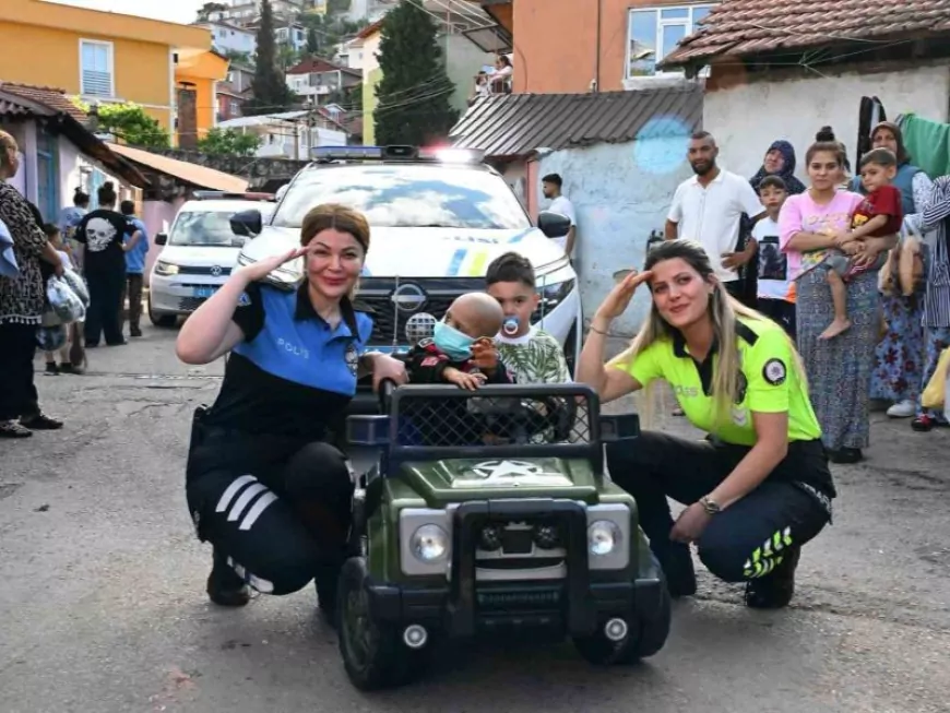 Kocaeli Polisinden Lösemi Tedavisi Gören Minik Halime’ye Bayram Sürprizi Ziyareti
