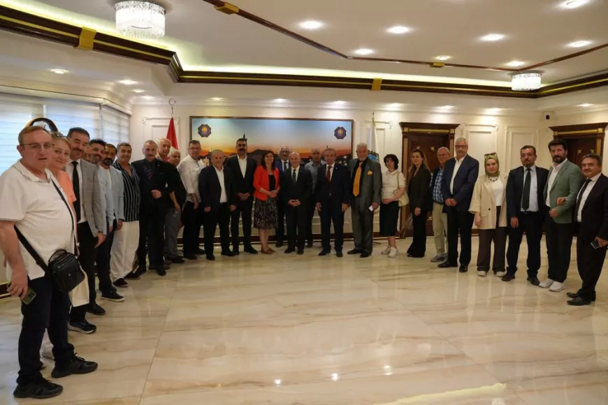 Diyarbakır Büyükşehir Belediyesi Eşbaşkanları Uluslararası Basın Konfederasyonu Heyetini Ağırladı