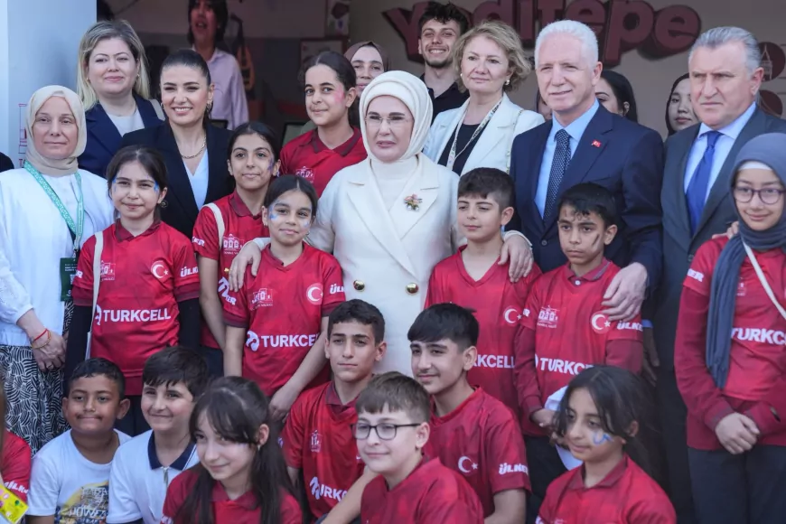 Cumhurbaşkanı Recep Tayyip Erdoğan’ın eşi Emine Erdoğan İstanbul’daki Sıfır Atık Festivali’ni ziyaret etti