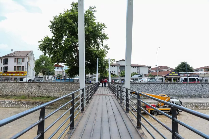 Düzce Belediye Başkanı Dr. Faruk Özlü Asar Deresi’ndeki yaya köprülerinin yenilenerek yaz aylarında tamamlanacağını açıkladı