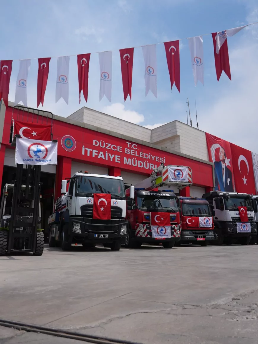DÜZCE BELEDİYE BAŞKANI DR. FARUK ÖZLÜ: “YENİ ARAÇLARLA HİZMET ÜRETME KAPASİTEMİZİ ARTTIRMIŞ OLDUK”