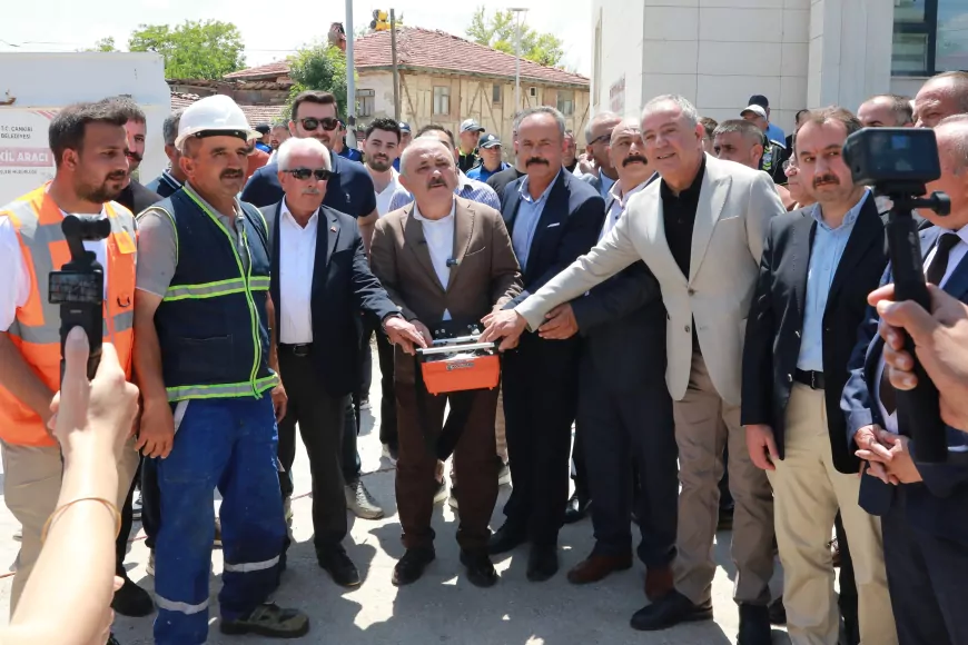 Çankırı Belediye Başkanı İsmail Hakkı Esen Esentepe Cami Önü Meydan Projesinin Temelini Attı