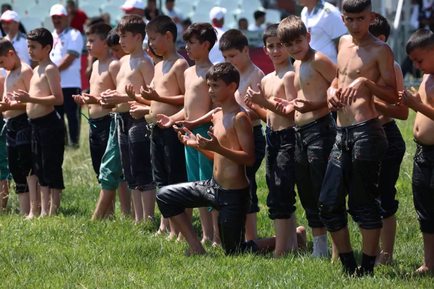 Kocaeli’de 18. Sekapark Altınkemer Yağlı Güreşleri Başladı, Yaklaşık Bin 700 Pehlivan Er Meydanına Çıktı
