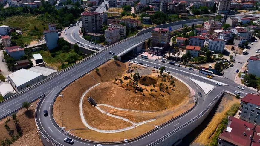 Yerel Yönetimler Kocaeli Büyükşehir Belediye Başkanı Tahir Büyükakın Gebze’de 6 Ayda Tamamlanan Köprülü Kavşağı TOGG ile Test Etti