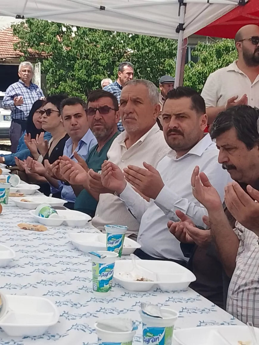 İYİ Parti Eskişehir Teşkilatı Mihalıççık’taki Yağmur ve Şükür Duasında Vatandaşlarla Buluştu