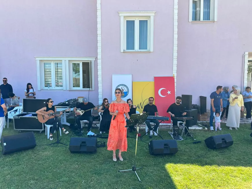 Van Büyükşehir Belediyesi Konservatuvarı Çocuk Evleri Sitesindeki Çocuklarla Müzik Dolu Bir Gün Buluşturdu