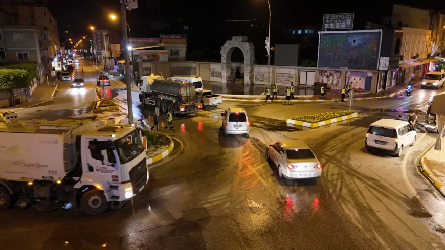 Hatay Büyükşehir Belediyesi Ekipleri 15 İlçede Eş Zamanlı Temizlik Çalışmalarını Sürdürüyor
