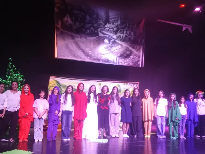 Van Büyükşehir Belediyesi Drama Kursu Öğrencileri “Kayıp Renkler Ülkesi” Oyunuyla Sahnede Beğeni Topladı