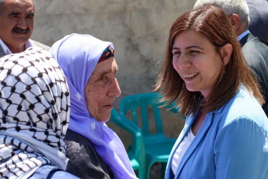 Diyarbakır Büyükşehir Belediyesi Eşbaşkanları Karacadağ’da yurttaşların taleplerini dinledi ve içme suyu için kalıcı çözüm mesajı verdi