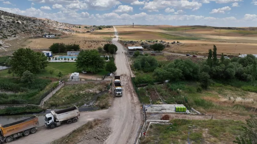 Diyarbakır Büyükşehir Belediyesi 13 İlçede Yaklaşık 477 Kilometrelik Kırsal Yol Programını Hayata Geçiriyor