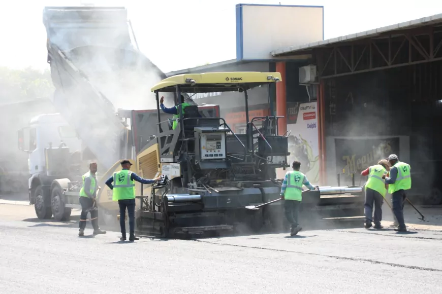 HATAY BÜYÜKŞEHİR BELEDİYESİ DÖRTYOL SANAYİ SİTESİ’NDE 4 KİLOMETRELİK YOLU ASFALTLA YENİLİYOR