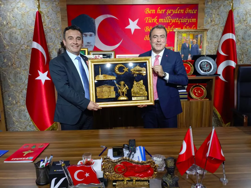 MHP ESKİŞEHİR İL BAŞKANI AYHAN SEZER, SİVRİHİSAR BELEDİYE BAŞKANI HABİL DÖKMECİ’Yİ AĞIRLADI