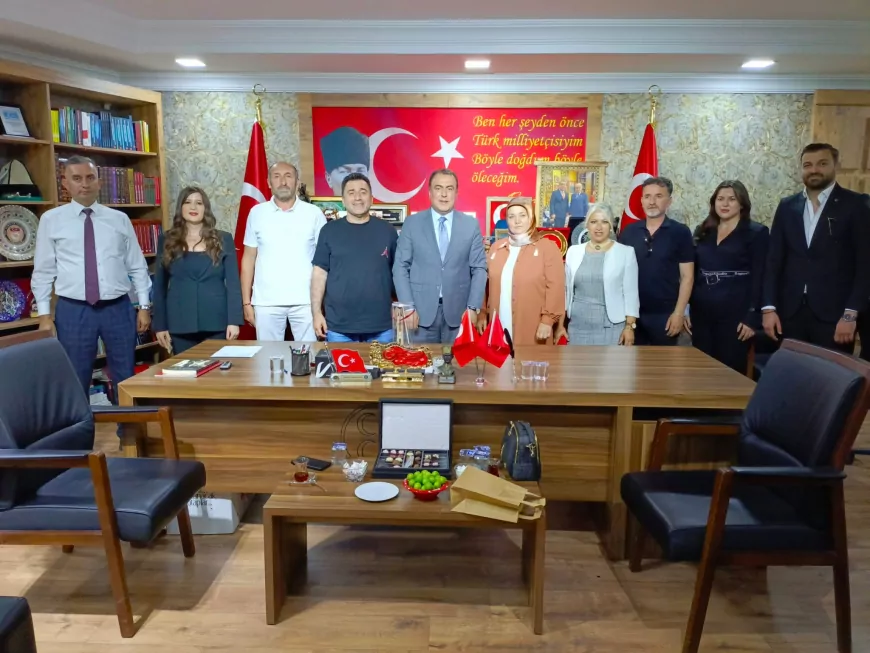 MHP Eskişehir İl Başkanı Ayhan Sezer, Eskişehir Karadenizliler Derneği Yönetimini Ağırladı