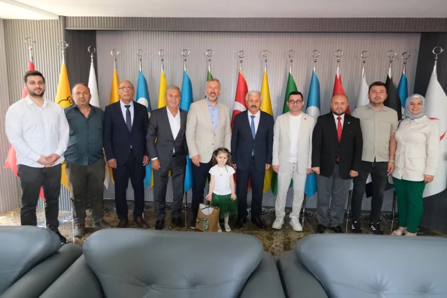 Yeniden Refah Partisi Eskişehir İl Yönetimi, ESOB Başkanı Adnan Karamanlı’yı ziyaret etti