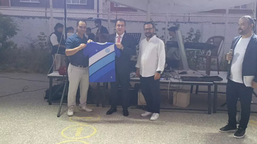 MHP İl Başkanı Ayhan Sezer Sütlücespor’un Şampiyonluk Kutlamasında Sporcularla Bir Araya Geldi