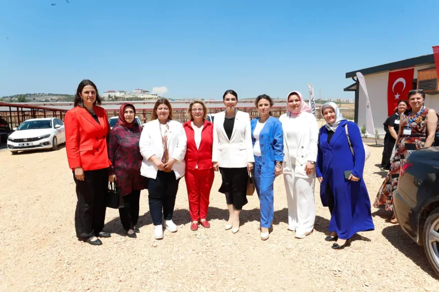 Hatay Büyükşehir Belediyesinin Su Sümbülü Projesiyle Göl Korunuyor Kadınlar Üretime Katılıyor