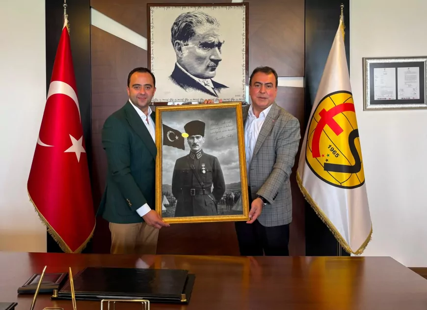 Milliyetçi Hareket Partisi Eskişehir İl Başkanı Ayhan Sezer’den Eskişehirspor’un 61. Kuruluş Yıldönümünde Anlamlı Ziyaret