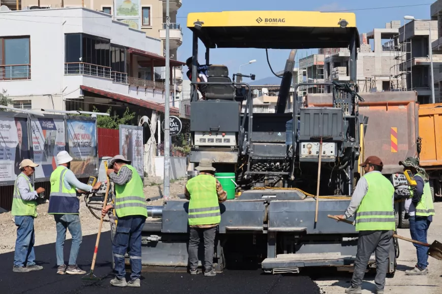 Hatay Büyükşehir Belediyesi Arsuz’da 800 Metrelik Beton Asfalt Serimini Tamamladı