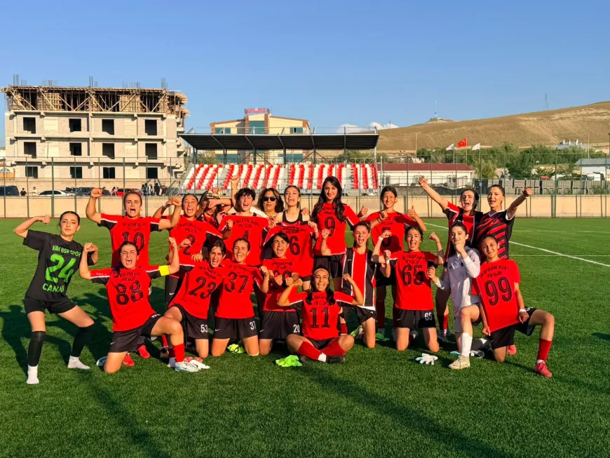 Van Büyükşehir Belediyespor Kadın Futbol Takımı Beyazıt Spor'u 3-0 Mağlup Ederek Play-Off'a Yükseldi