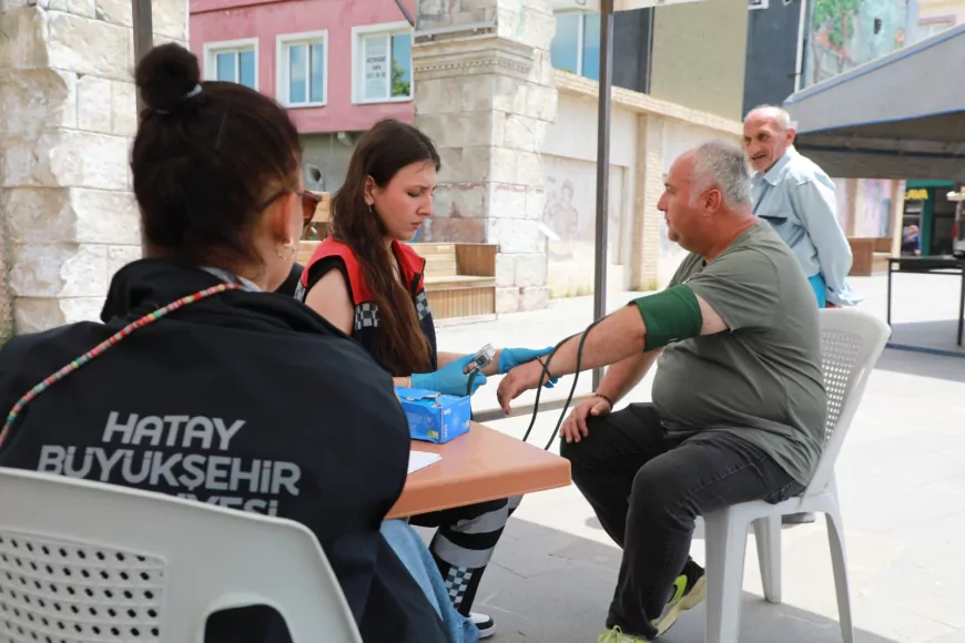 Hatay Büyükşehir Belediyesi Erzin'de Düzenlediği Ücretsiz Sağlık Taramasıyla Sağlık Farkındalığını Güçlendirdi