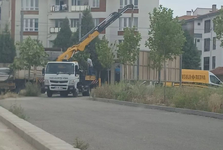 CHP Tepebaşı İlçe Başkanlığı, Eskişehir’de billboard uygulamalarına ilişkin süreçte kamuoyuna açıklama çağrısı yaptı