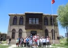 Van Büyükşehir Belediyesi şehit ve gazi ailelerini kentin tarihi ve kültürel değerleriyle buluşturdu